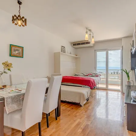 Comfy & Urban On Znjan Near Apartman *