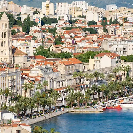 Comfy & Urban On Znjan Near Apartman *