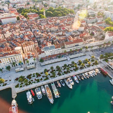 Comfy & Urban On Znjan Near Apartman *