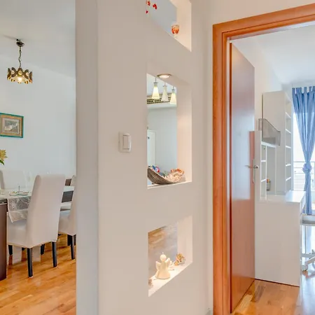 Comfy & Urban On Znjan Near Apartman