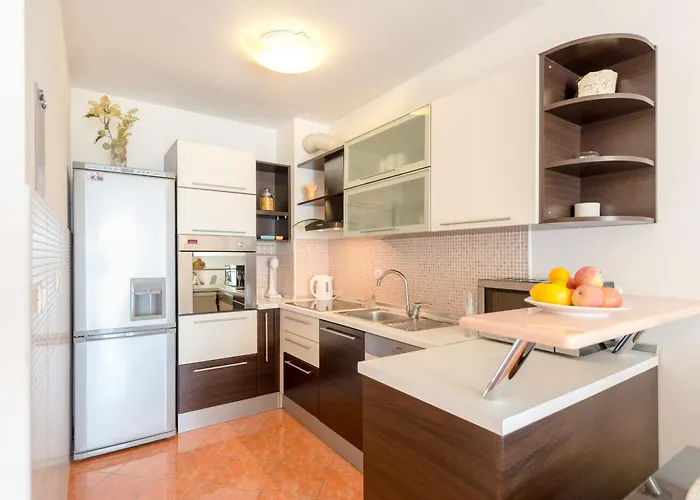 Comfy & Urban On Znjan Near Apartment