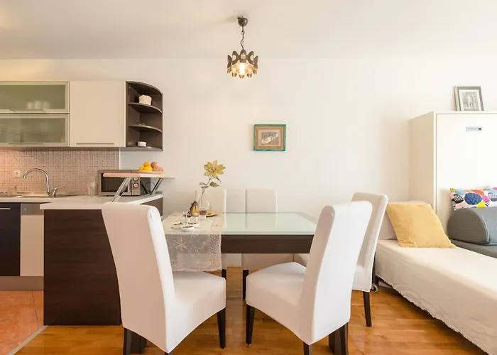 Apartment Comfy & Urban On Znjan Near Split