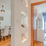 Comfy & Urban On Znjan Near Апартаменты